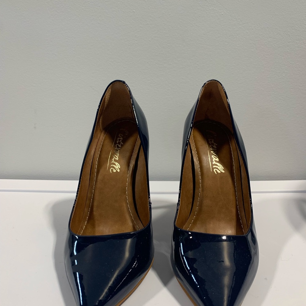 Navy blue Intervalle heals